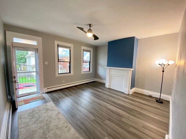 Building Photo - Renovated 2 Bed/1.5 Bath on a Quiet Street in Mt. Washington!  Available July1st!