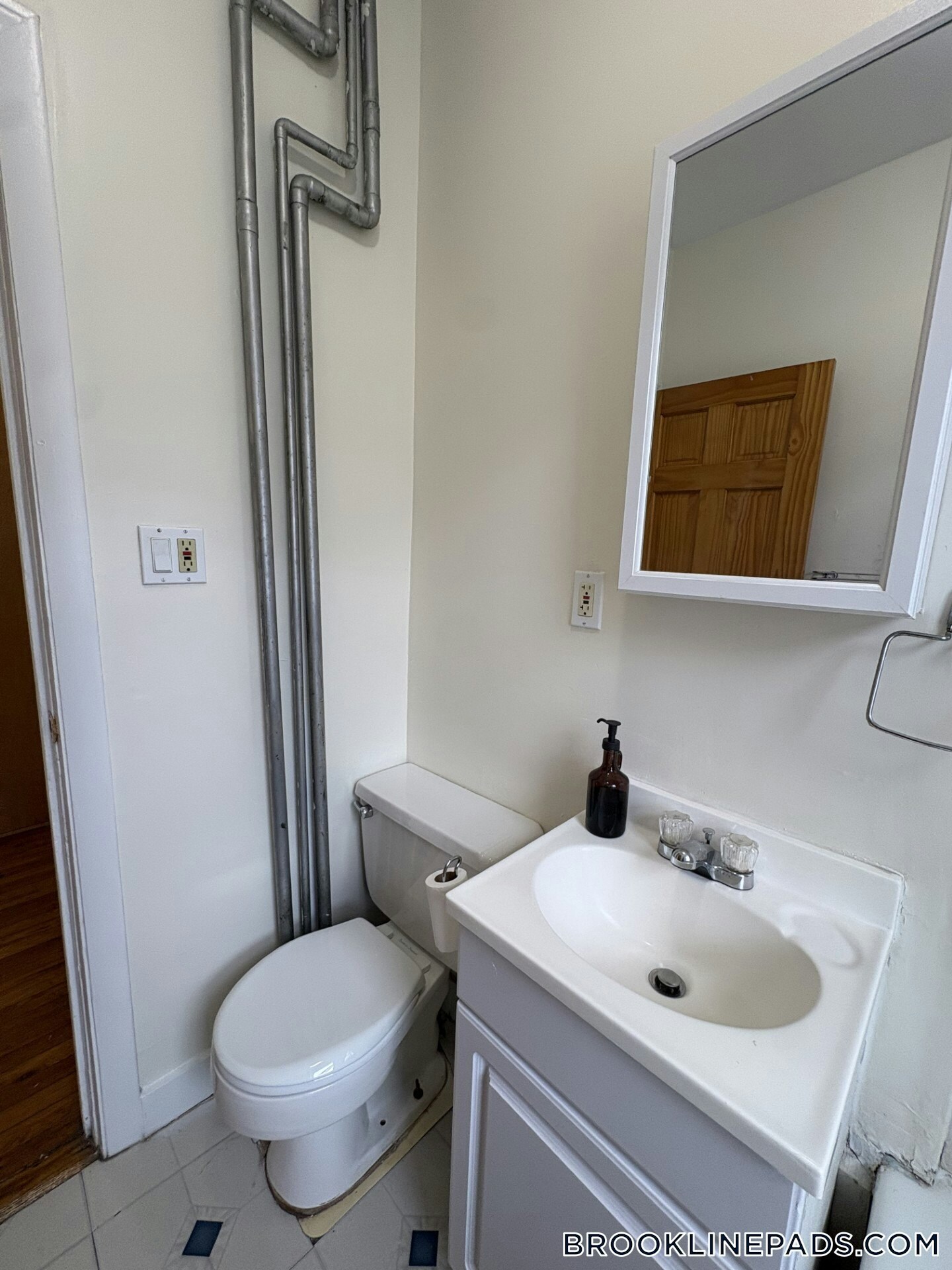 Building Photo - 360 Riverway