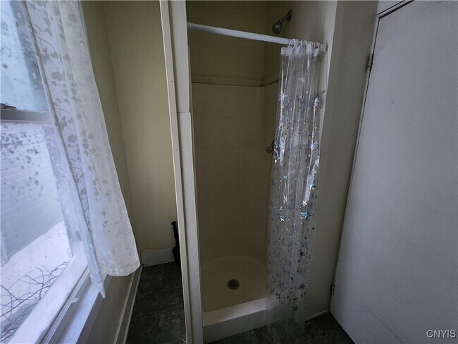 Building Photo - 137 W Schuyler St