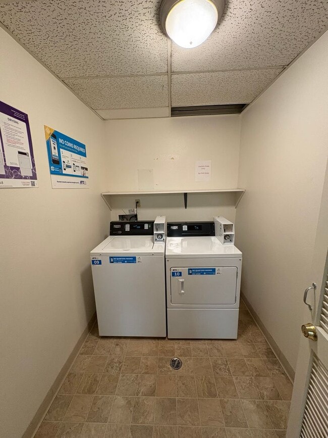 Building Photo - Updated & Spacious 1 Bed 1 Bath