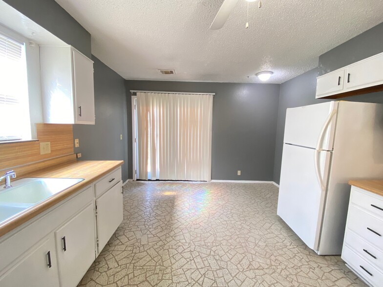 Building Photo - 9630 Hefner Village Blvd