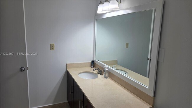 Building Photo - 18151 NE 31st Ct