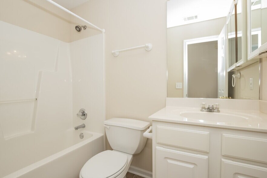 Building Photo - 3075 Woodbridge Ln