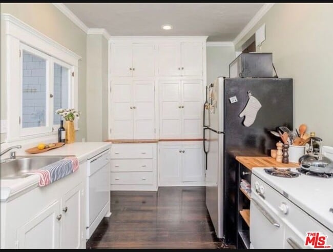 Building Photo - 1315 1/2 Kellam Ave