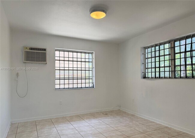 Building Photo - 1820 NW 19th Ave