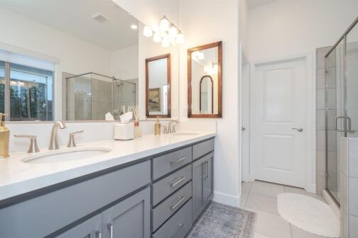 Building Photo - 5009 Creekhollow Way