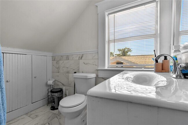 Building Photo - 766 13th Ave S