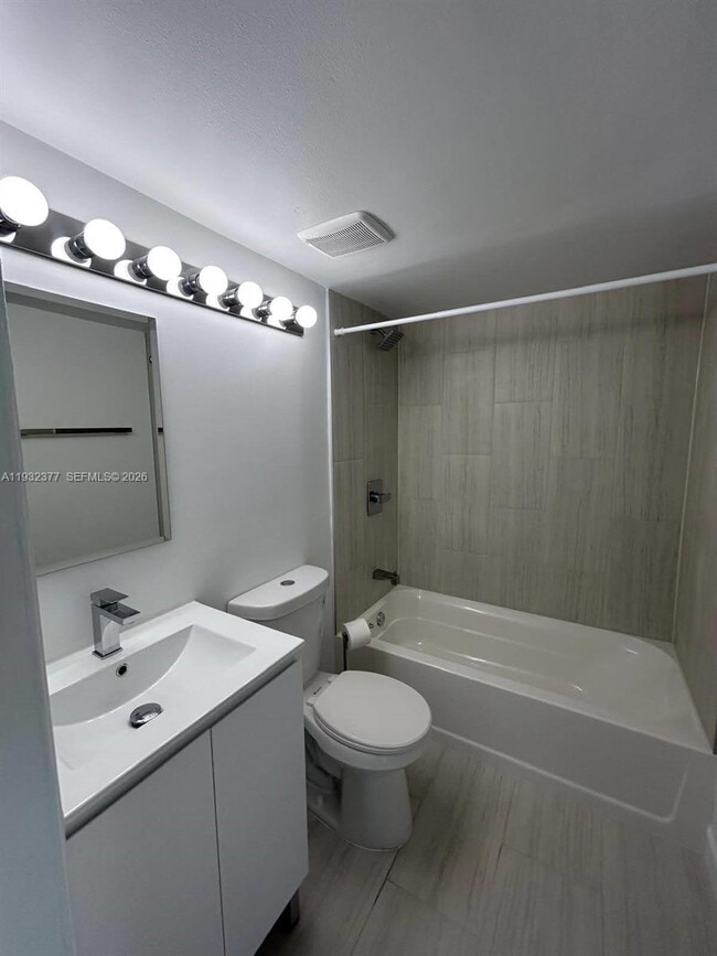 Building Photo - 1801 S Treasure Dr