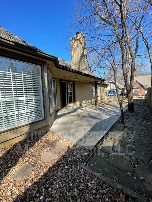 Building Photo - 5512 Columbia Ct