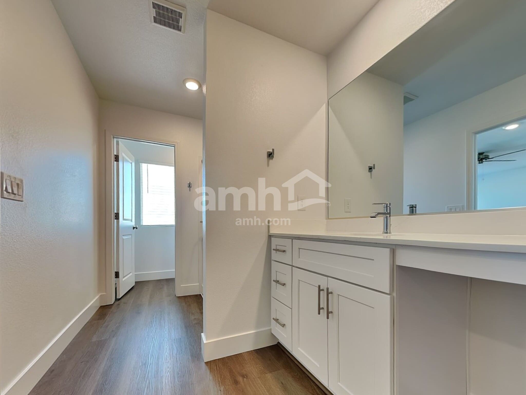 Building Photo - 9609 E Friedel Dr