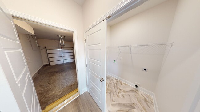 Building Photo - Spacious & Updated 3/2.5 Home Near Fort Ca...