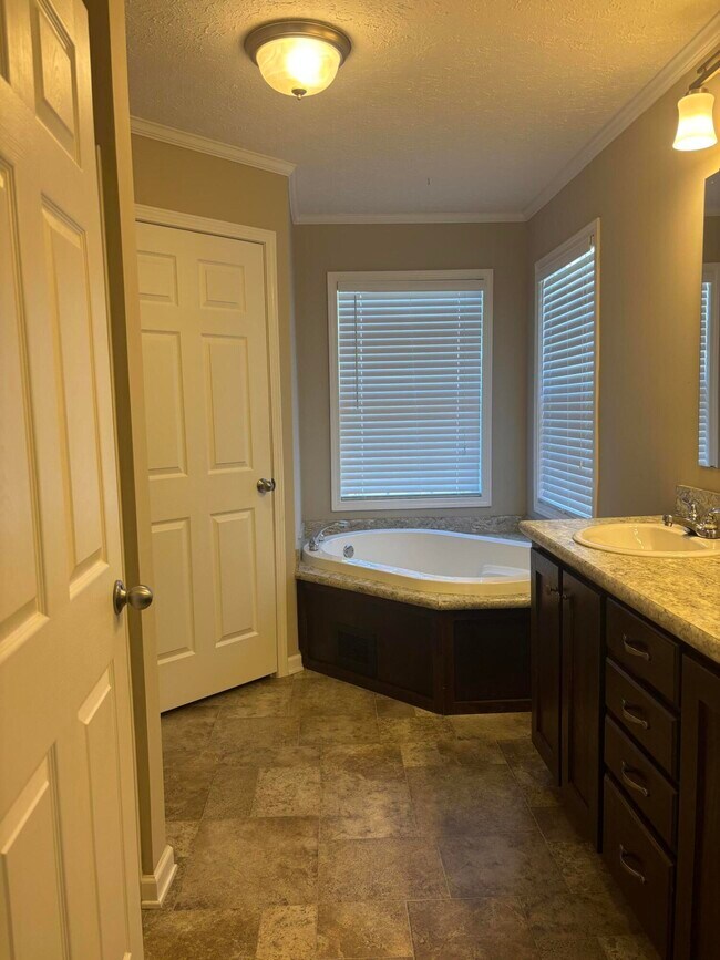 Building Photo - 205 Joy Rd