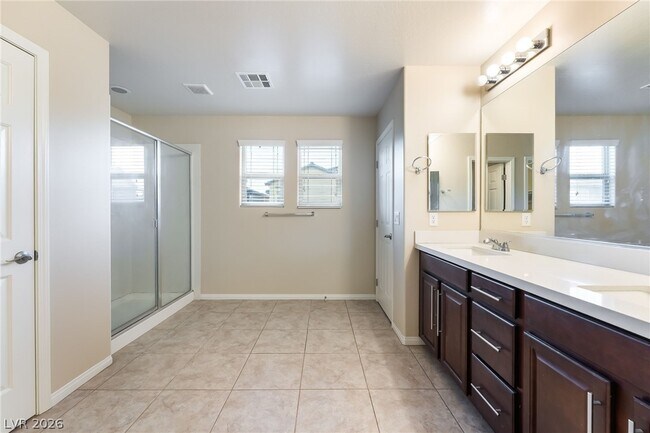 Building Photo - 121 Pictor Ave