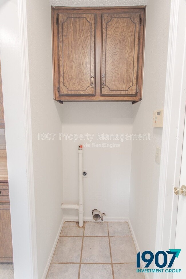 Building Photo - 1008 NW 7th Pl