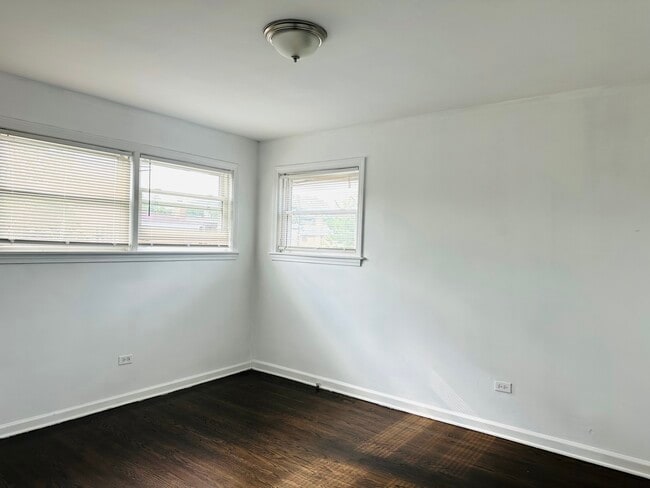 Building Photo - 8638 Trumbull Ave