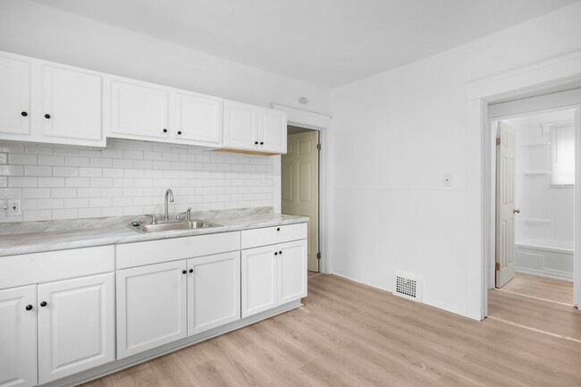 Building Photo - 10413 Mt Auburn Ave