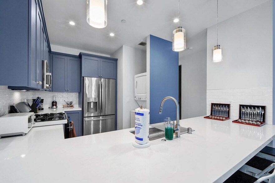 Building Photo - 717 Island Ct