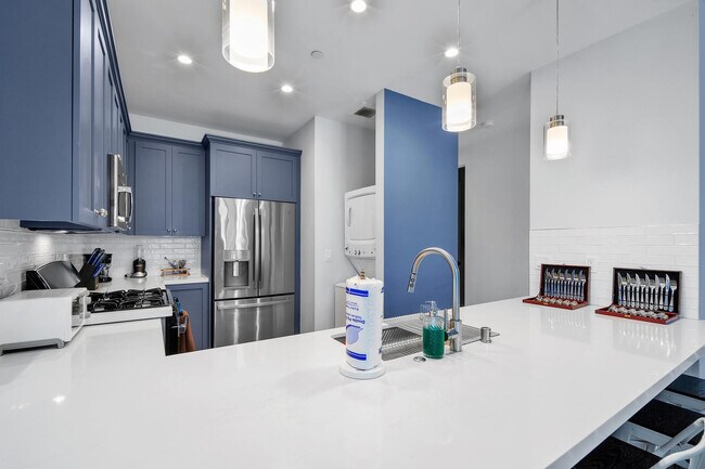 Building Photo - 717-21 Island Ct