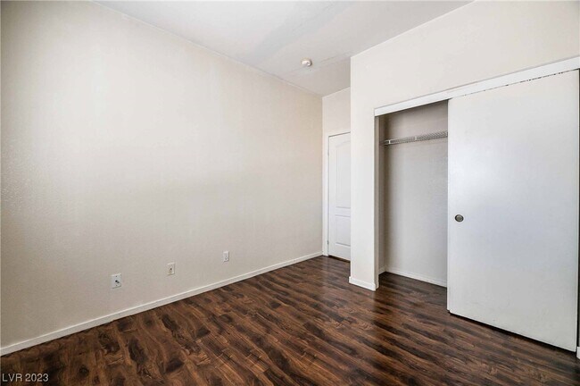 Building Photo - 824 Clear Diamond Ave