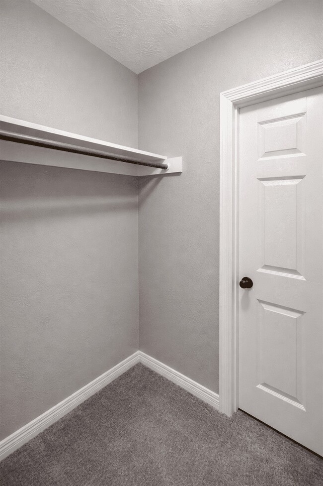 Building Photo - 2518 Staples St