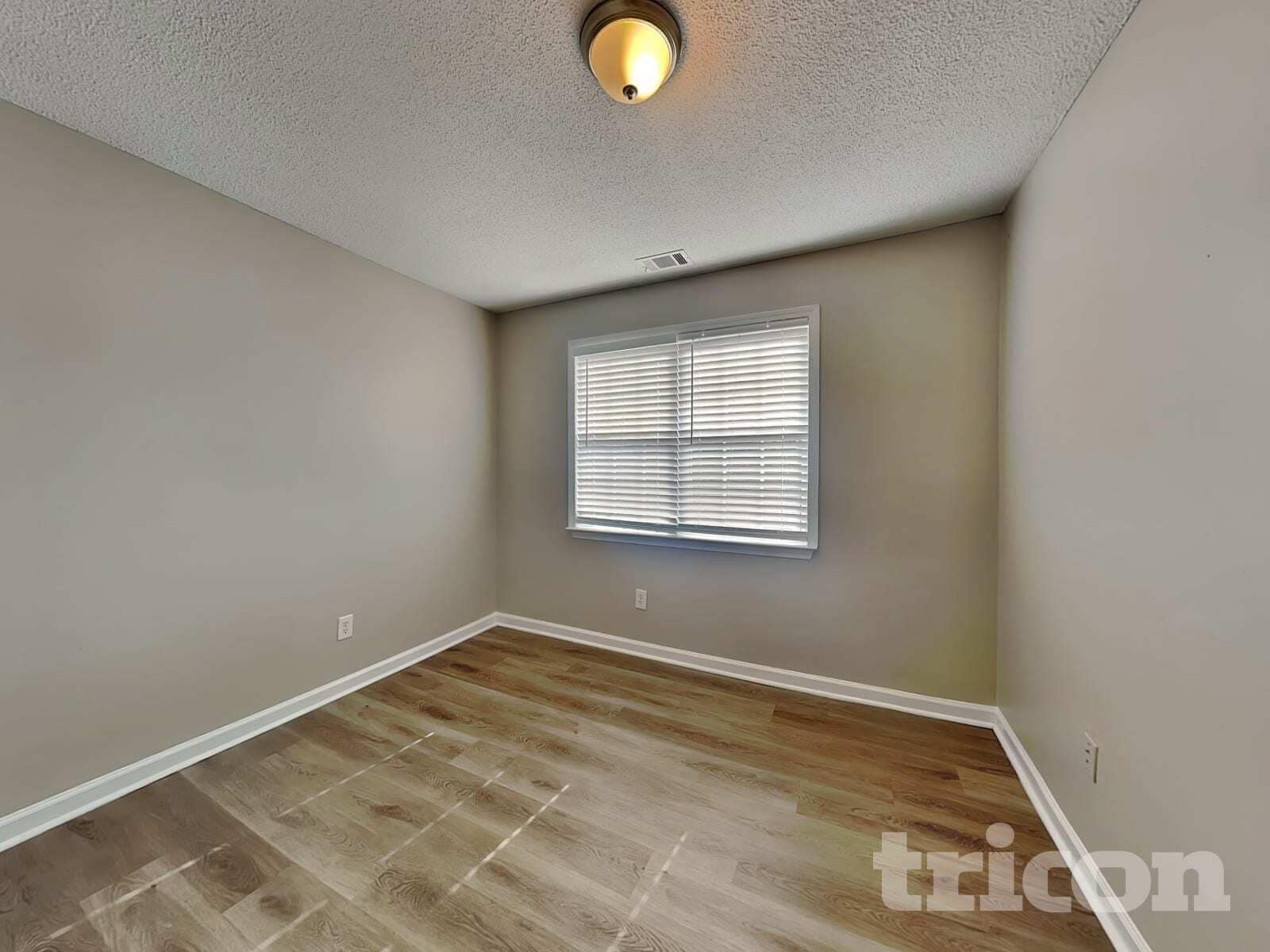 Building Photo - 207 Crystal Ct