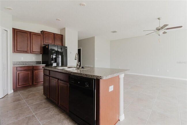 Building Photo - 304 Cascade Bend Dr