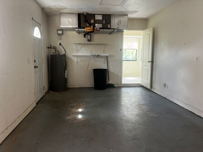 Building Photo - 2BR/2Bath Single Family 1 Car Garage South Venice Home!