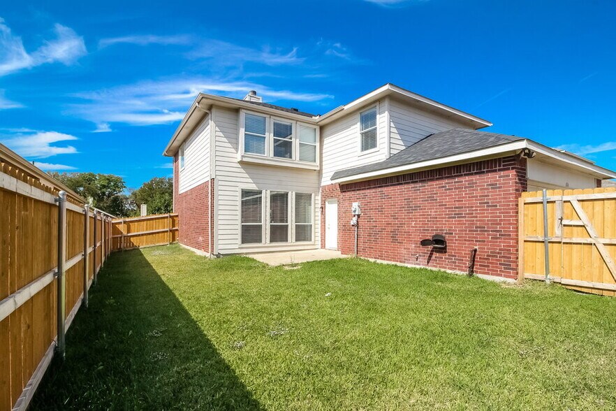 Building Photo - 816 Parker Dr