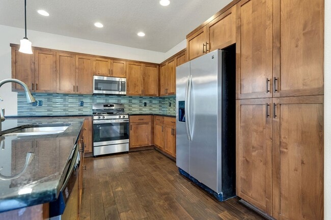Building Photo - Spacious 4BR/3BA in Beaverton