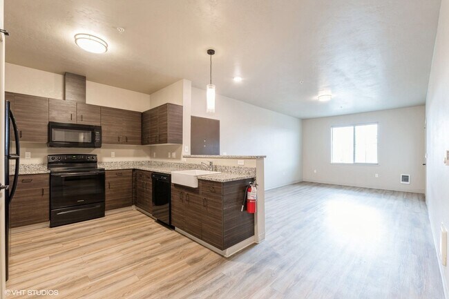 Building Photo - 1 bedroom, 1 bath Apartment