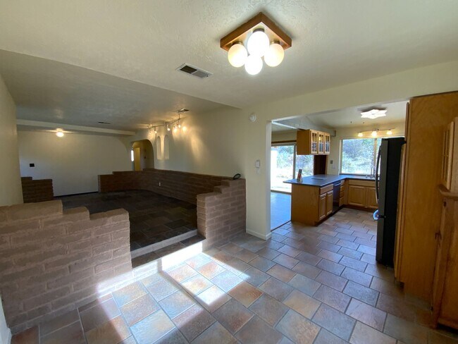 Building Photo - 4 Bedroom Single Story Home Available Near Tramway Blvd NE & Copper Ave NE!