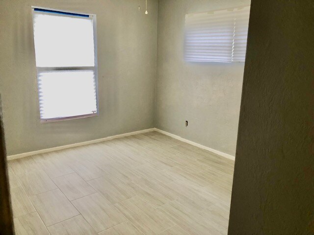 Building Photo - 519 Colfax Dr