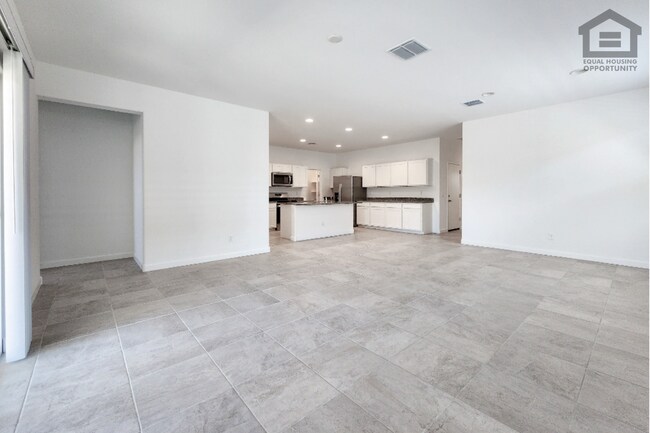Building Photo - 40110 W Shaver Dr