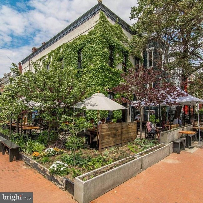 Building Photo - 117 R St NW