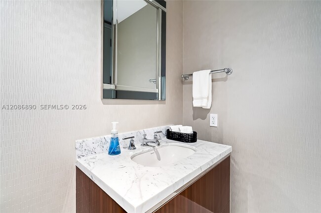 Building Photo - 15701 Collins Ave