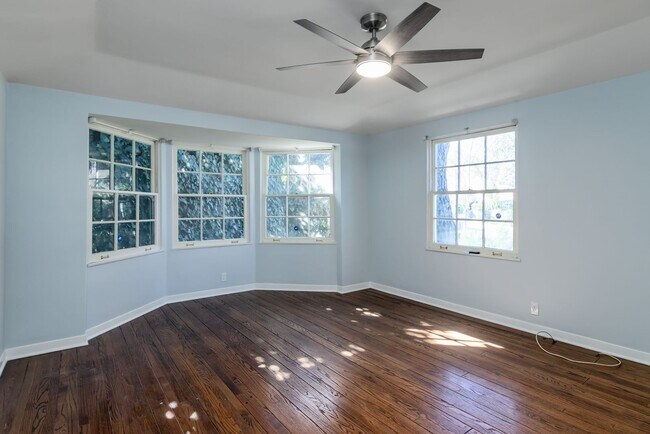 Building Photo - 4668 St Clair Ave