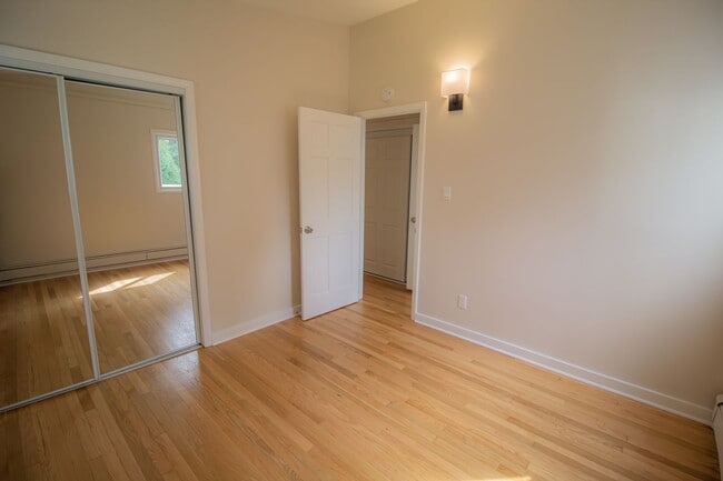 Building Photo - Newly Renovated 3 BR - 1 BA Ranch in Latham