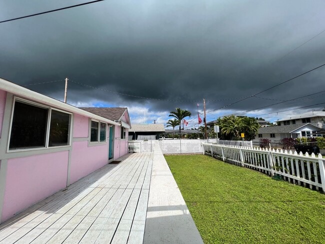 Building Photo - Beach Cottage Close to the Ocean