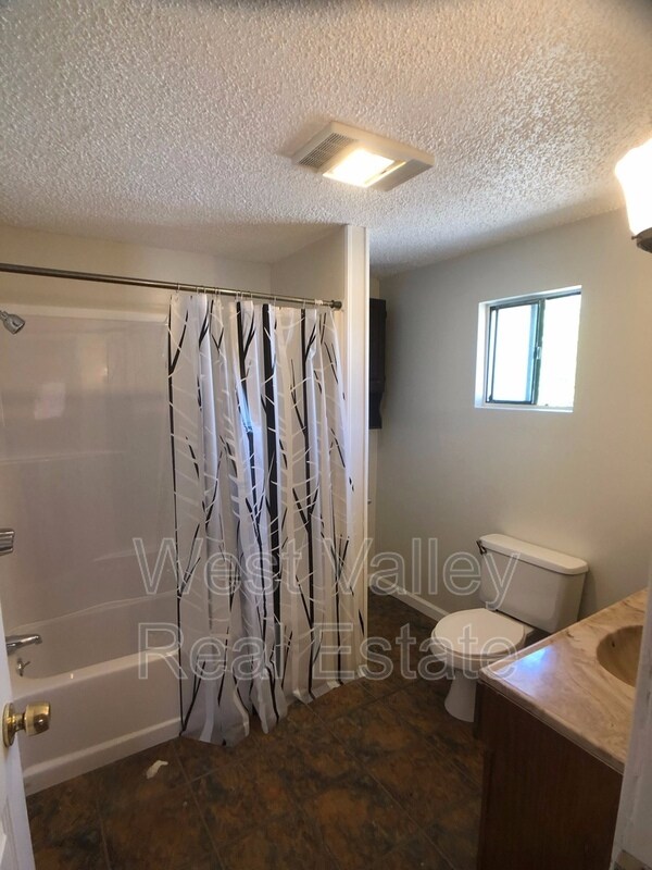 Building Photo - 441 Hazelton St