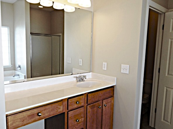 Building Photo - 7303 Coopers Hawk Dr