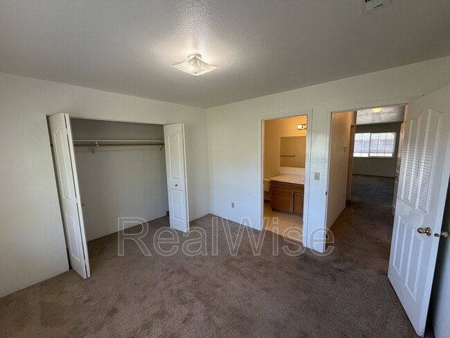 Building Photo - 2145 NW Heidi Ln