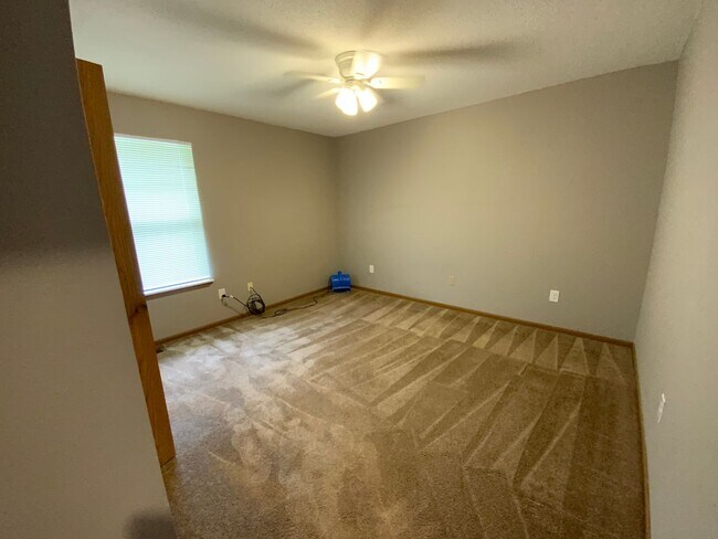 Building Photo - 3566-3568 Prescott Dr