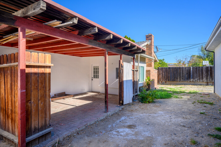 Building Photo - 18824 Arminta St