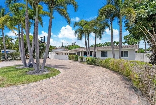 Building Photo - 1633 SE 5th Ct