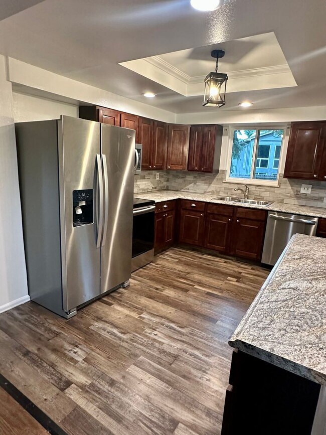 Building Photo - Updated Split-Level Gem | 5BD, 3BA | Large...