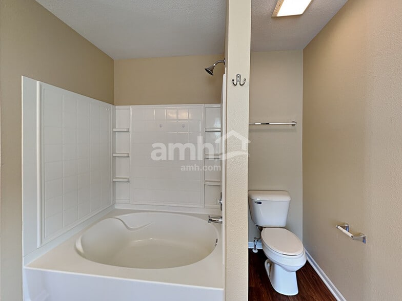 Building Photo - 524 Bridgewater Dr