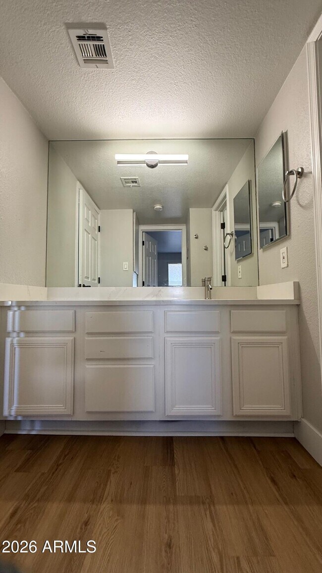 Building Photo - 8500 E Indian School Rd