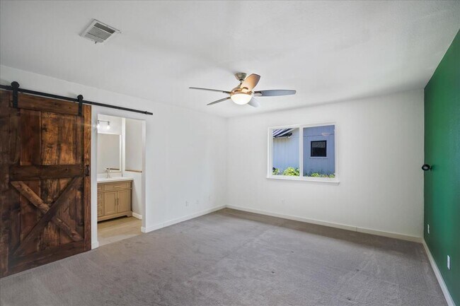 Building Photo - 3803 Alexandria Dr