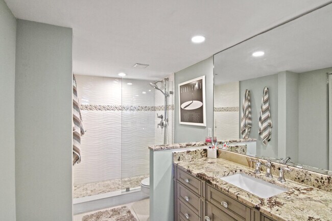 Building Photo - 44 Yacht Club Dr