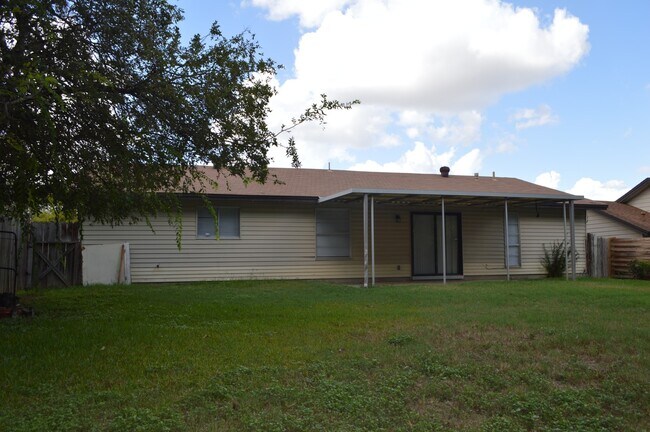 Building Photo - Beautiful remodeled 3 bed 2 bath home in L...
